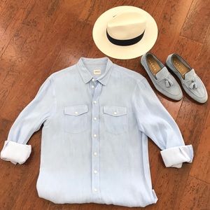 Armani Collezioni Shirts - 🎉HOST PICK🎉 Armani linen baby blue button down Armani Collezioni Shirts - 🎉HOST PICK🎉 Armani linen baby blue button down